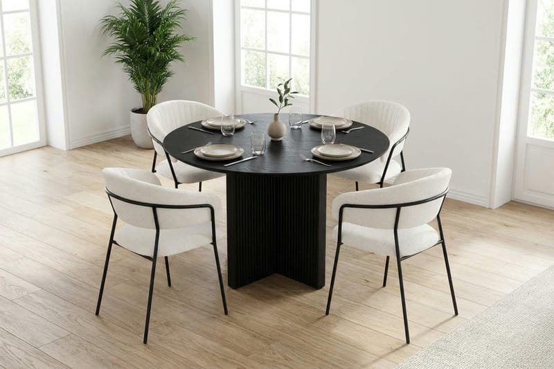 Edda Matgrupp runt 110 cm Svart med 4 Karol Matstolar - Svart - Products - Möbler - Bord & matgrupp - Matgrupp
