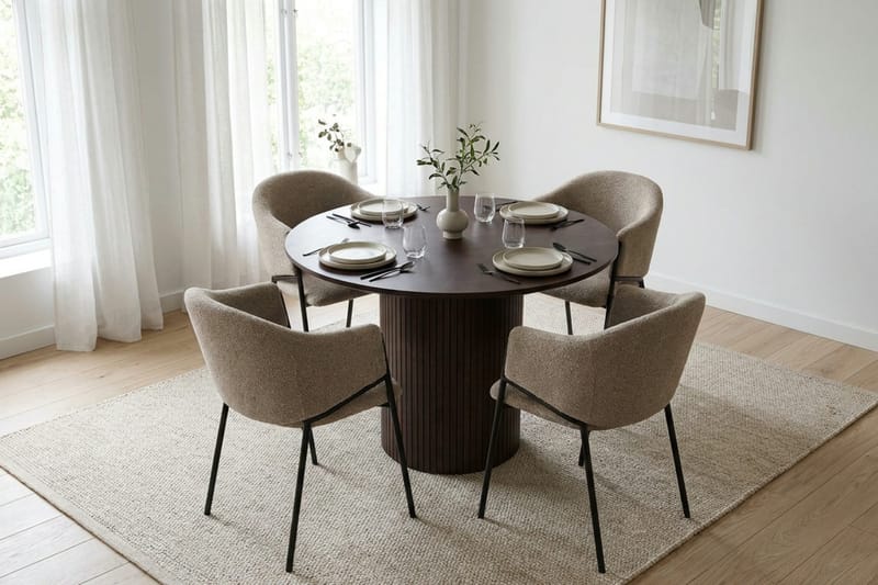 Kopparbo Matgrupp runt 110 cm Rökt Ek med 4 Filip Matstolar - Rökt ek - Products - Möbler - Bord & matgrupp - Matgrupp