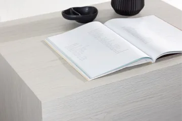 York Soffbord 40x40 cm - Whitewash - Products - Möbler - Bord & matgrupp - Soffbord