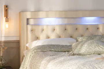 Alessia Komplett Sängpaket med Förvaring LED-belysning 180x200 cm - Beige - Products - Möbler - Säng - Säng med förvaring