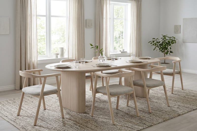 Jolie Matstol i trä med tygsits - Vitlaserad ek - Products - Möbler - Fåtölj & stolar - Karmstol