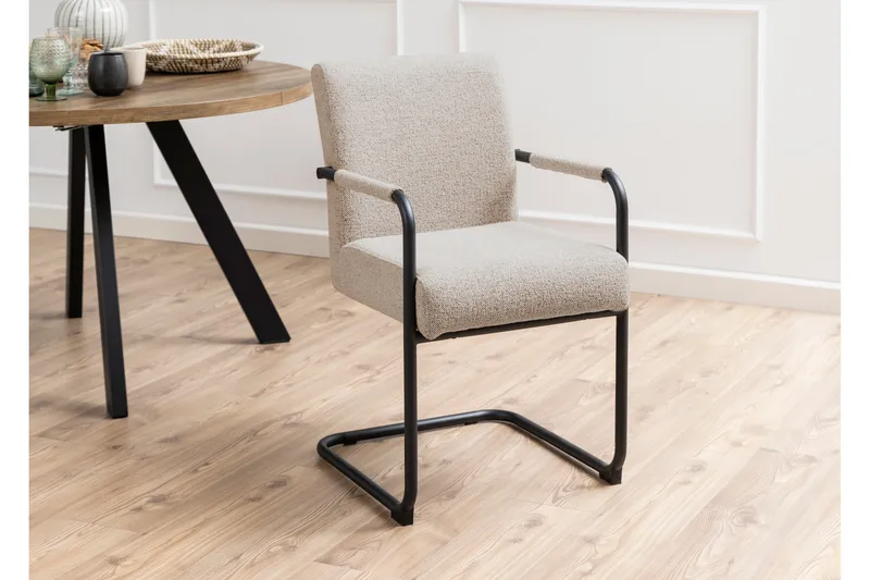 Salini Karmstol - Beige - Products - Möbler - Fåtölj & stolar - Karmstol