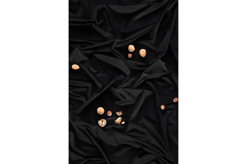 Mary Gardin 135x250 cm - Svart - Products - Textil & mattor - Gardiner - Gardinlängder - Kanallängd