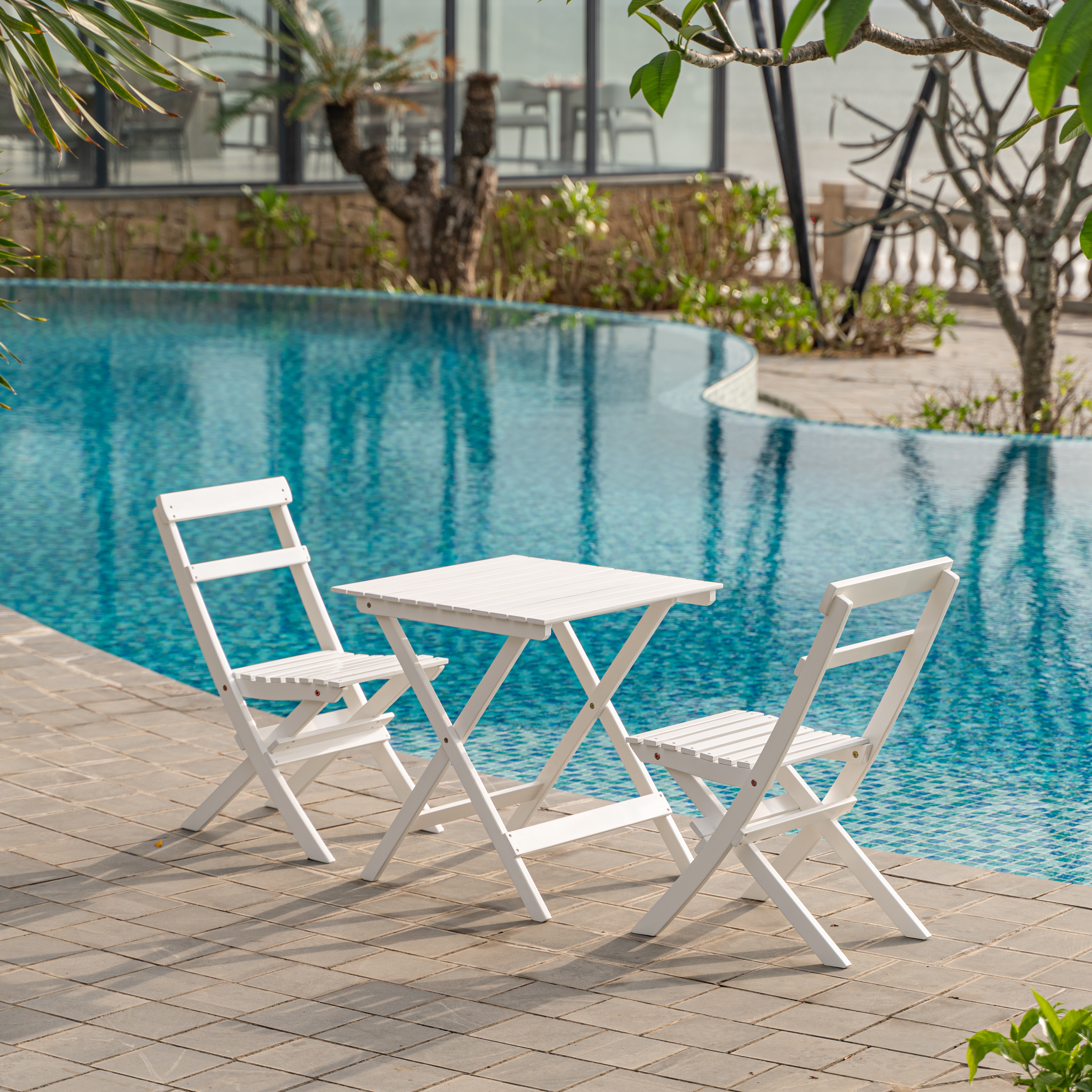 Knohultin ulkoryhmä; 2 tuolia ja pöytä Knohultin ulkoryhmä; 2 tuolia ja pöytä