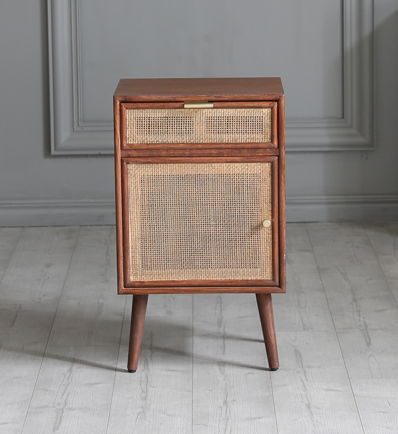 Y�p�yt� p�hkin�puu/rottinki, 71 cm korkea + Huonekalujen jalat