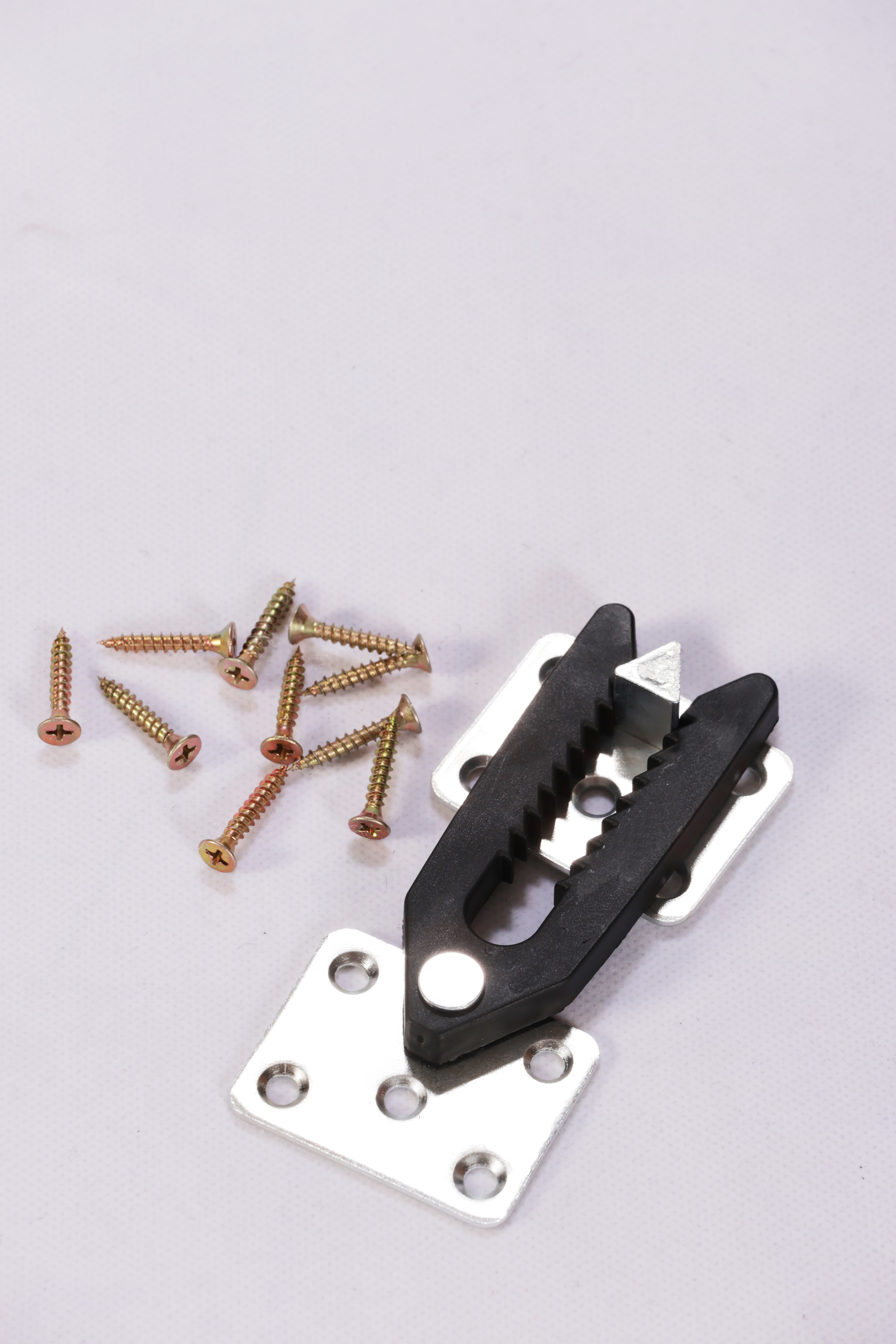 S�ngynkiinnike kahden s�ngyn kiinnitt�miseen