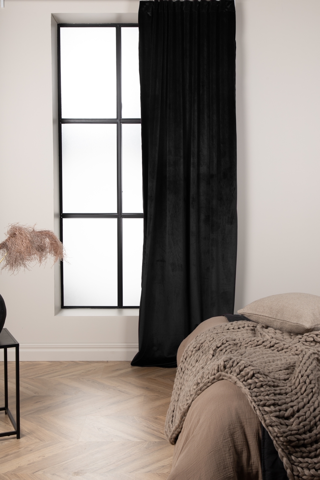 Magdalena verho 135x250 cm - Musta Magdalena verho 135x250 cm - Musta
