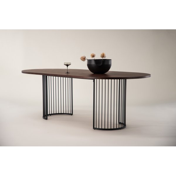 Hamneskär ruokapöytä 220 x 110 cm - Musta/pähkinä Hamneskär ruokapöytä 220 x 110 cm - Musta/pähkinä