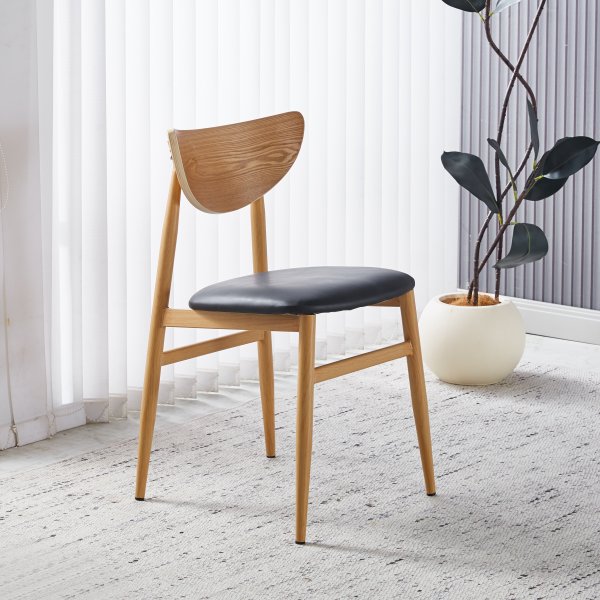 Ludvig-tuoli beigellä kankaalla ja tammella Ludvig-tuoli beigellä kankaalla ja tammella