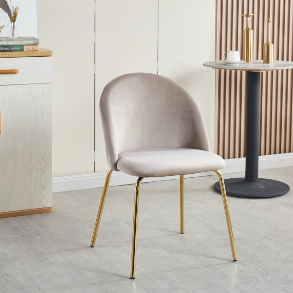 Giovani samettituoli beige messinkijalat Giovani samettituoli beige messinkijalat