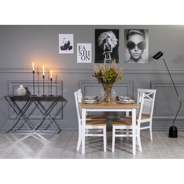 Fårö ruokailuryhmä 140 cm sisältäen 4 tuolia ristillä - Tammi/valkoinen + 3.00 x Huonekalujen jalat Fårö ruokailuryhmä 140 cm sisältäen 4 tuolia ristillä - Tammi/valkoinen + 3.00 x Huonekalujen jalat