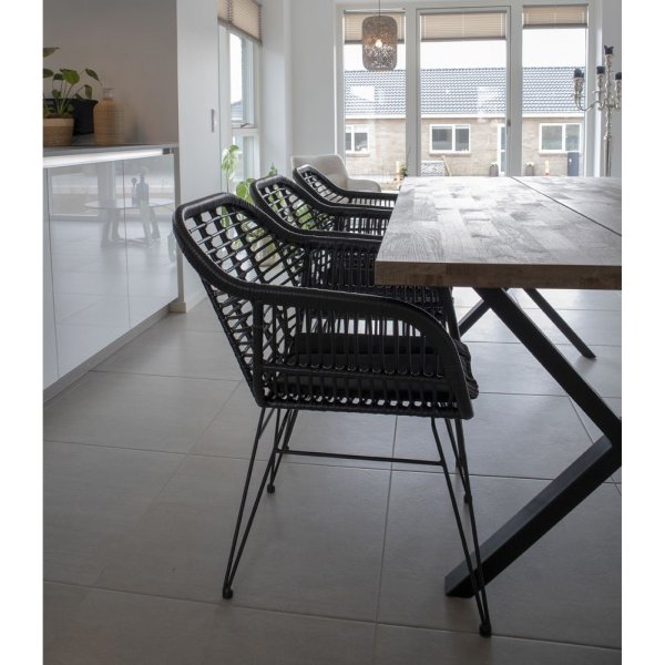 Trieste patiotuoli tyynyllä - musta + Huonekalujen tahranpoistoaine Trieste patiotuoli tyynyllä - musta + Huonekalujen tahranpoistoaine