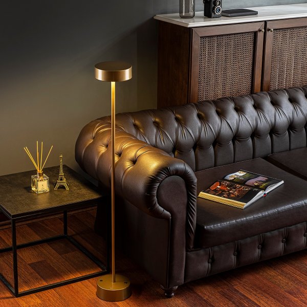 Kay-lattiavalaisin - kultaa Kay-lattiavalaisin - kultaa