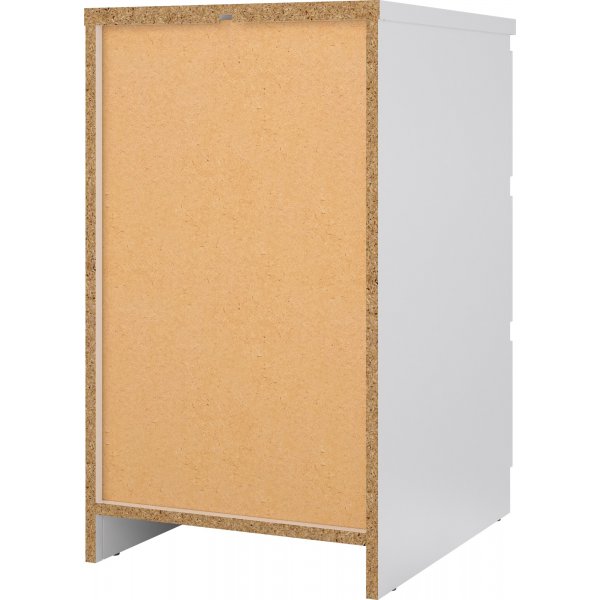 Kapea lipasto, jossa 3 laatikkoa, korkeus 70 cm ja leveys 40,5 cm