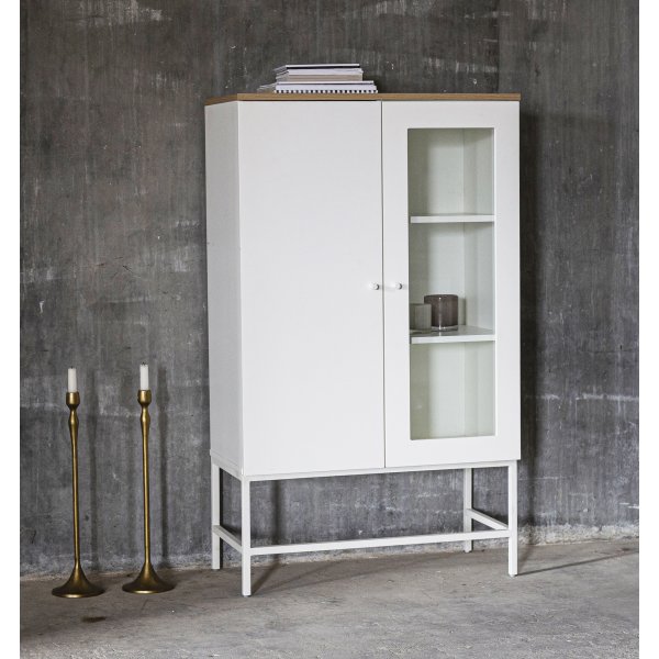 Edge highboard - valkoinen korkeapainelaminaatti (HPL) + Huonekalujen tekstiilien puhdistus Edge highboard - valkoinen korkeapainelaminaatti (HPL) + Huonekalujen tekstiilien puhdistus