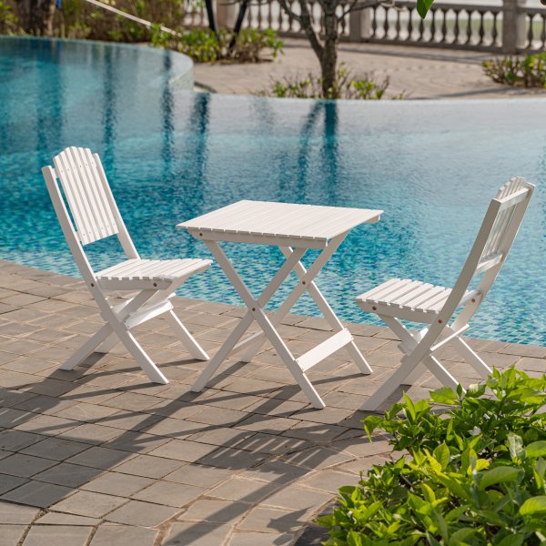 Wilma ulkoryhmäpöytä 65 x 65 cm sis. 2kpl Visby tuoleja - Valkoinen Wilma ulkoryhmäpöytä 65 x 65 cm sis. 2kpl Visby tuoleja - Valkoinen