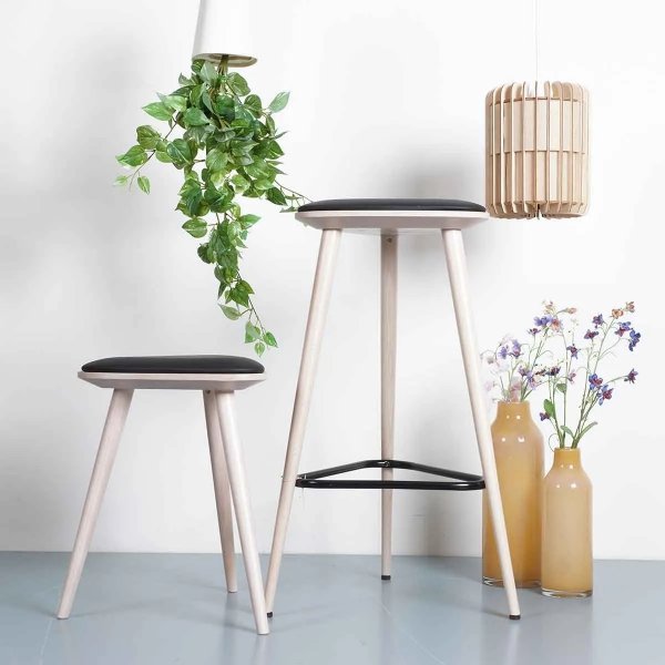 Baarituoli Lias - Verhoilun ja rungon väri valinnainen! Baarituoli Lias - Verhoilun ja rungon väri valinnainen!