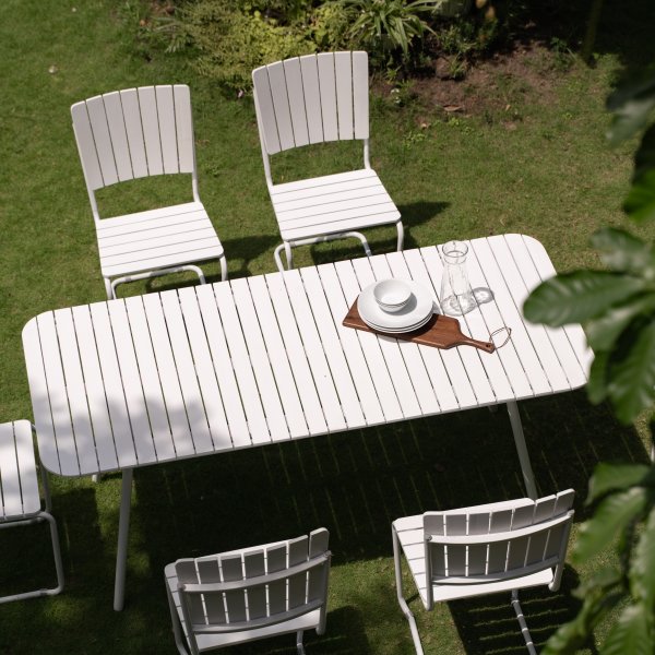 Holmö-ruokailuryhmä; pöytä 180x80 cm ja 6 tuolia - valkoinen Holmö-ruokailuryhmä; pöytä 180x80 cm ja 6 tuolia - valkoinen