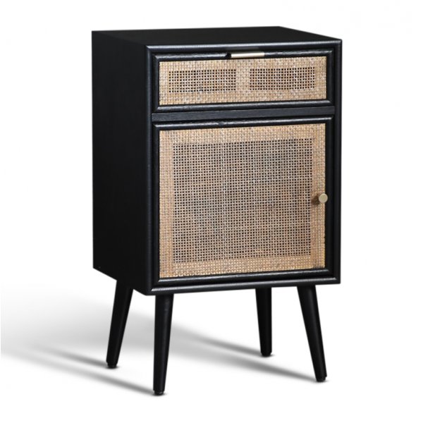 Tukholman musta ypyt rottinkilla