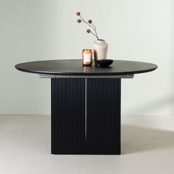 Matilda ruokapöytä 130-180 x 130 cm - Musta Matilda ruokapöytä 130-180 x 130 cm - Musta