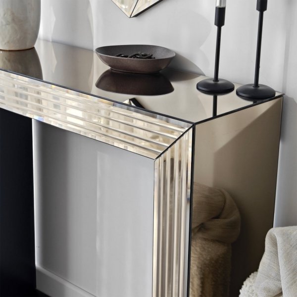 Triono-mukavuuspöytä 91 x 30 cm - Pronssi Triono-mukavuuspöytä 91 x 30 cm - Pronssi