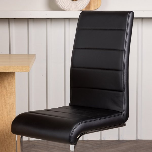 Tempo ruokapöydän tuoli - musta PU Tempo ruokapöydän tuoli - musta PU