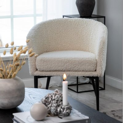 Teddy-nojatuoli - luonnonvalkoinen Boucle + Huonekalujen hoitosarja tekstiileille