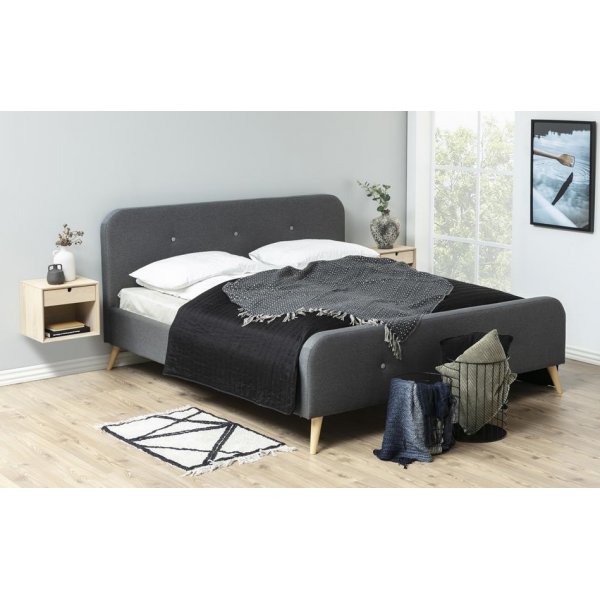 Vuosisadan seinään ripustettava yöpöytä laatikolla valkoista pigmentoitua tammea Vuosisadan seinään ripustettava yöpöytä laatikolla valkoista pigmentoitua tammea