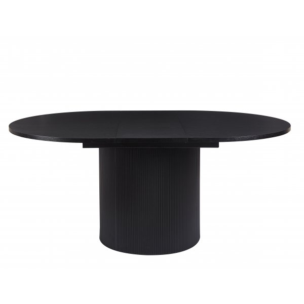 Astrid-jatkettava ruokapöytä Ø 140-180 cm mustaksi petsattua tammea, ja neljä mustaa Brandon-nojatuolia köysiistuimella Astrid-jatkettava ruokapöytä Ø 140-180 cm mustaksi petsattua tammea, ja neljä mustaa Brandon-nojatuolia köysiistuimella