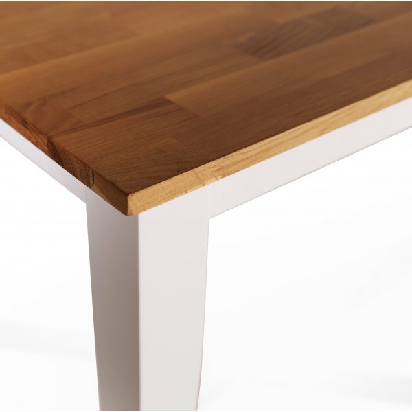 Dalarös-ruokailuryhmän pöytä valkoinen/tammi neljällä Dalarös-tuolilla + 3.00 x Huonekalujen jalat Dalarös-ruokailuryhmän pöytä valkoinen/tammi neljällä Dalarös-tuolilla + 3.00 x Huonekalujen jalat