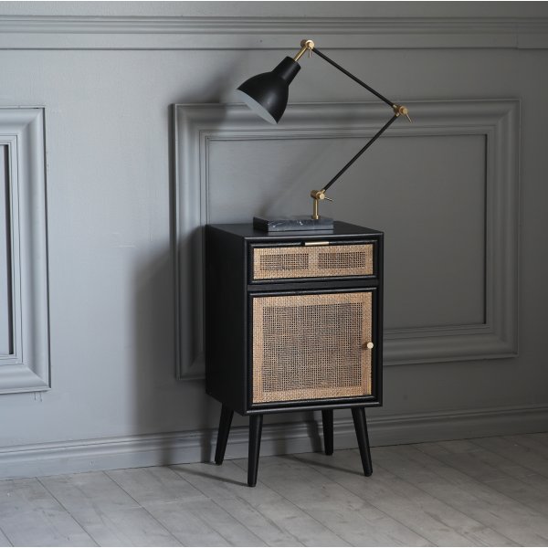 Tukholman musta ypyt rottinkilla