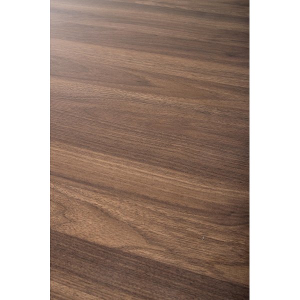 Olmo-ruokapöytä Ø 90 cm pähkinäpuusta/mustasta väristä ja 2 Sara-nojatuolia pähkinäpuusta ja pellavasta Olmo-ruokapöytä Ø 90 cm pähkinäpuusta/mustasta väristä ja 2 Sara-nojatuolia pähkinäpuusta ja pellavasta