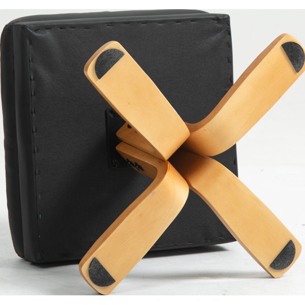 Duva lepotuoli rahiolla mustaa PU:ta ja ruskeat jalat Duva lepotuoli rahiolla mustaa PU:ta ja ruskeat jalat