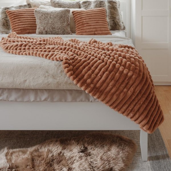 Raidallinen ruudullinen konjakki - 120 x 180 cm Raidallinen ruudullinen konjakki - 120 x 180 cm