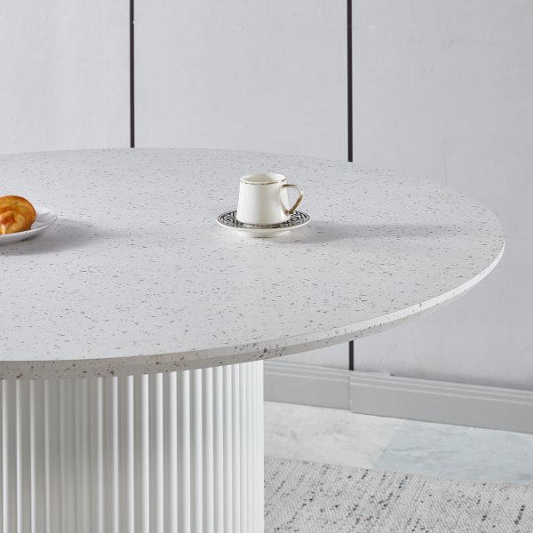 Ruokailuryhm� Sand� ruokap�yt� �120cm valkoinen terrazzo, 4 Inez-ruokatuolia mustasta keinonahasta