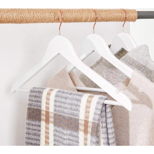 Vaateripustin, puinen, 44,5 cm, 20 kpl - Valkoinen/vaaleanpunainen Vaateripustin, puinen, 44,5 cm, 20 kpl - Valkoinen/vaaleanpunainen