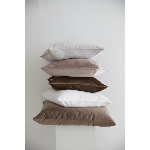 Elise tyynynpäällinen - Valkoinen sametti Elise tyynynpäällinen - Valkoinen sametti