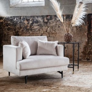 Hedlunda nojatuoli - beige vakosametti Hedlunda nojatuoli - beige vakosametti