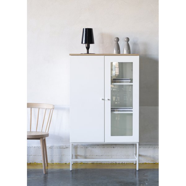 Edge highboard - valkoinen korkeapainelaminaatti (HPL) + Huonekalujen tekstiilien puhdistus Edge highboard - valkoinen korkeapainelaminaatti (HPL) + Huonekalujen tekstiilien puhdistus