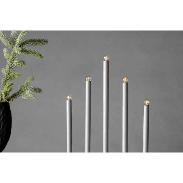 Björnfjället kynttilänjalka 22 x 42 cm - musta/hopea Björnfjället kynttilänjalka 22 x 42 cm - musta/hopea