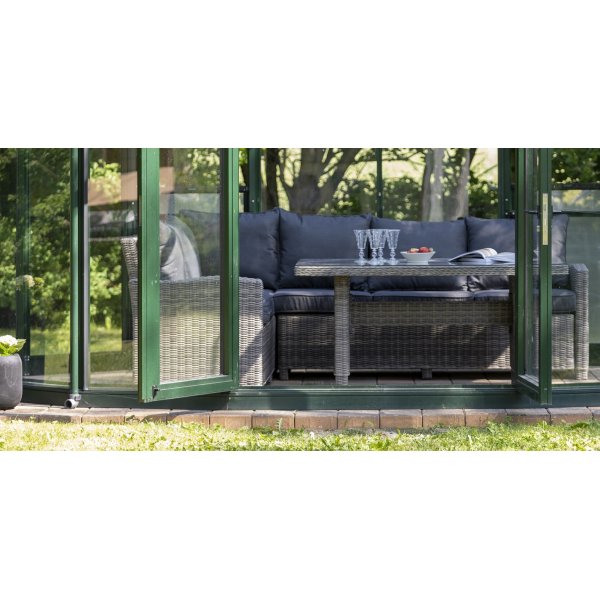 Ylellinen Göteborg-terassikalusteiden ryhmä, pöytä mukana - keinorottinki + Huonekalujen jalat Ylellinen Göteborg-terassikalusteiden ryhmä, pöytä mukana - keinorottinki + Huonekalujen jalat