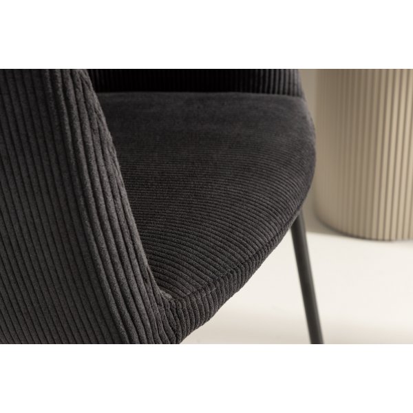 Berit ruokapöydän tuoli - Musta vakosametti Berit ruokapöydän tuoli - Musta vakosametti