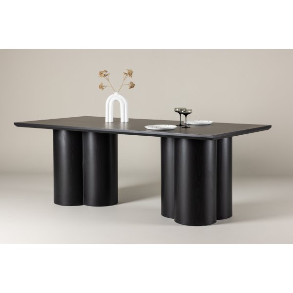 Olivia-ruokapöytä 210x100 cm mustaksi petsattu Olivia-ruokapöytä 210x100 cm mustaksi petsattu