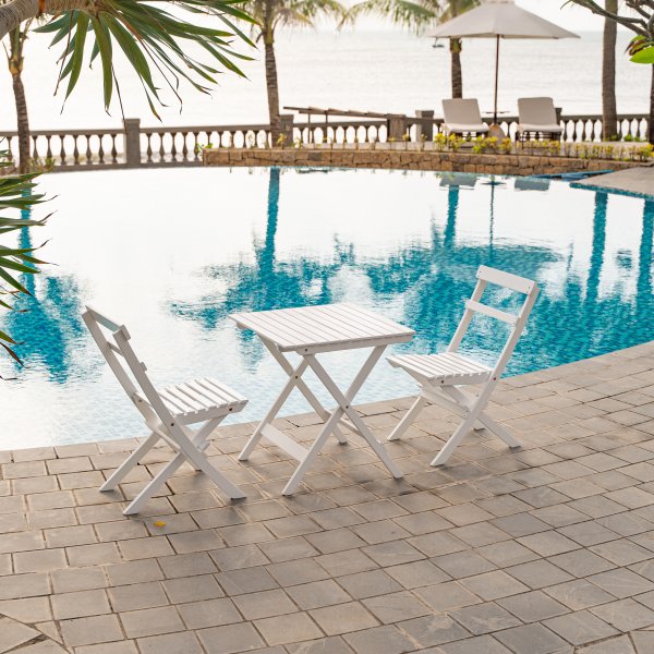 Knohultin ulkoryhm�; 2 tuolia ja p�yt�