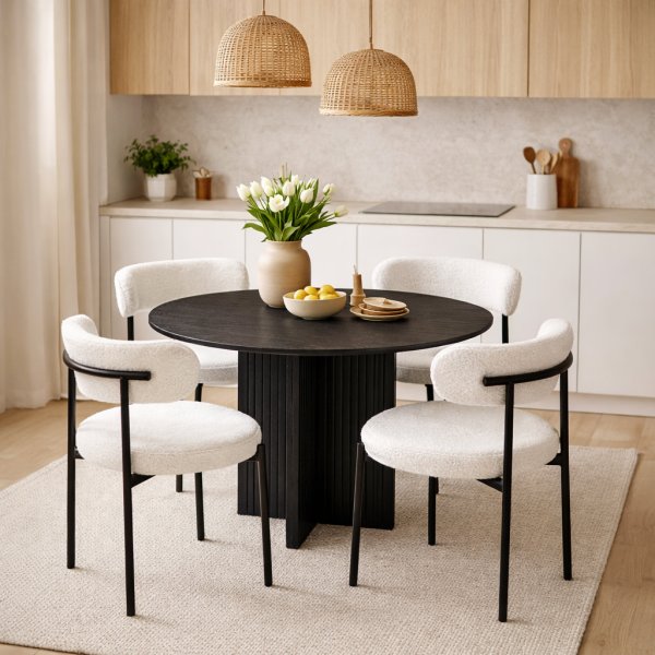 Ruokailuryhm� Crossby-p�yt� �120cm mustaksi petsattua tammea ja 4 Wilma-ruokailutuolia valkoiseksi teddykankaaksi