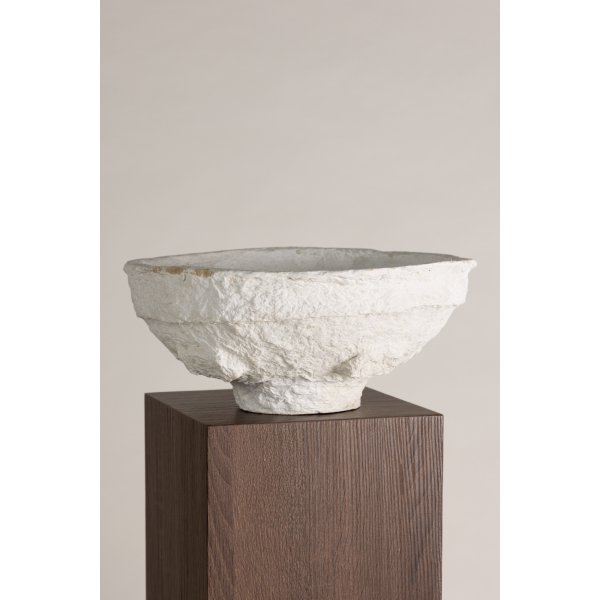 Pähkinäpuusta valmistettu jalusta, korkeus 65 cm Pähkinäpuusta valmistettu jalusta, korkeus 65 cm