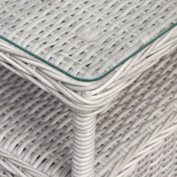 Ulkokalusteryhmä Duvan 2 nojatuolia raheilla ja pöytä) - Harmaa keinorottinki + Huonekalujen tahranpoistoaine Ulkokalusteryhmä Duvan 2 nojatuolia raheilla ja pöytä) - Harmaa keinorottinki + Huonekalujen tahranpoistoaine