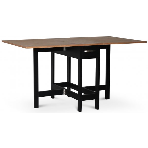 Fårö ruokaryhmä; Fårö taittopöytä Musta / tammi ja 4 mustaa Orust tappituolia Fårö ruokaryhmä; Fårö taittopöytä Musta / tammi ja 4 mustaa Orust tappituolia