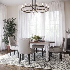 Victoria ruokailuryhmä, soikea ruokapöytä 178 x 110 cm ja 4 Tuva-tuolia - Valkoinen/ruskea tahra + Huonekalujen tahranpoistoaine Victoria ruokailuryhmä, soikea ruokapöytä 178 x 110 cm ja 4 Tuva-tuolia - Valkoinen/ruskea tahra + Huonekalujen tahranpoistoaine