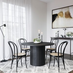 PiPi ruokailuryhmä, pyöreä ruokapöytä Ø120 cm sis. 4 taivutettua tuoli No18 - Mustaksi petsattua puuta + 3.00 x Huonekalujen jalat PiPi ruokailuryhmä, pyöreä ruokapöytä Ø120 cm sis. 4 taivutettua tuoli No18 - Mustaksi petsattua puuta + 3.00 x Huonekalujen jalat